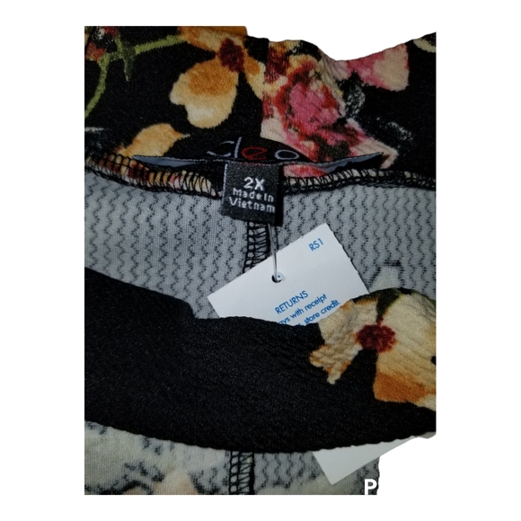 Plus size sleeveless peplum top - Picture 3 of 5